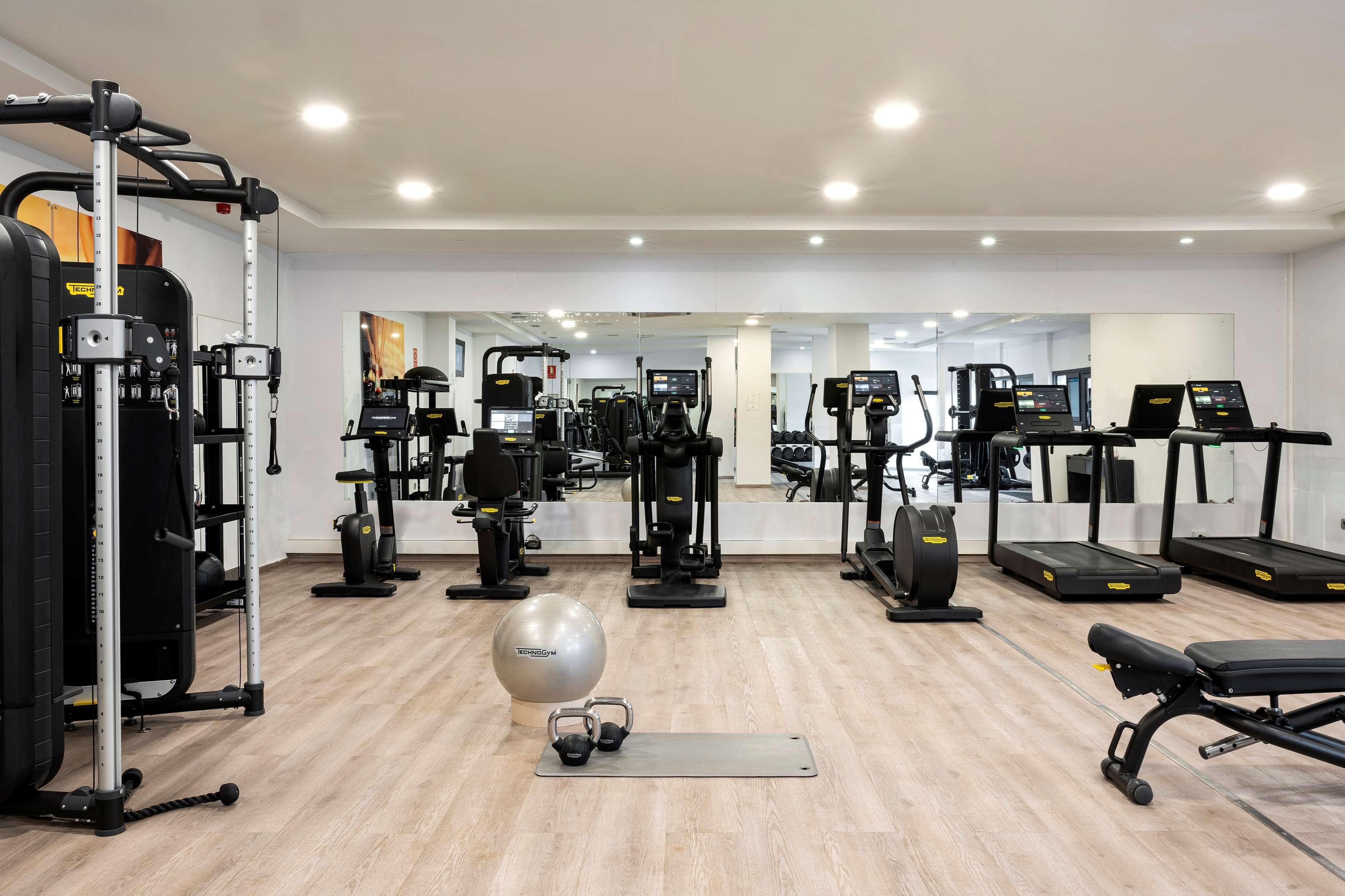 Gran Melia Palacio De Isora Resort & Spa Alcalá la Real Esterno foto The gym at the hotel