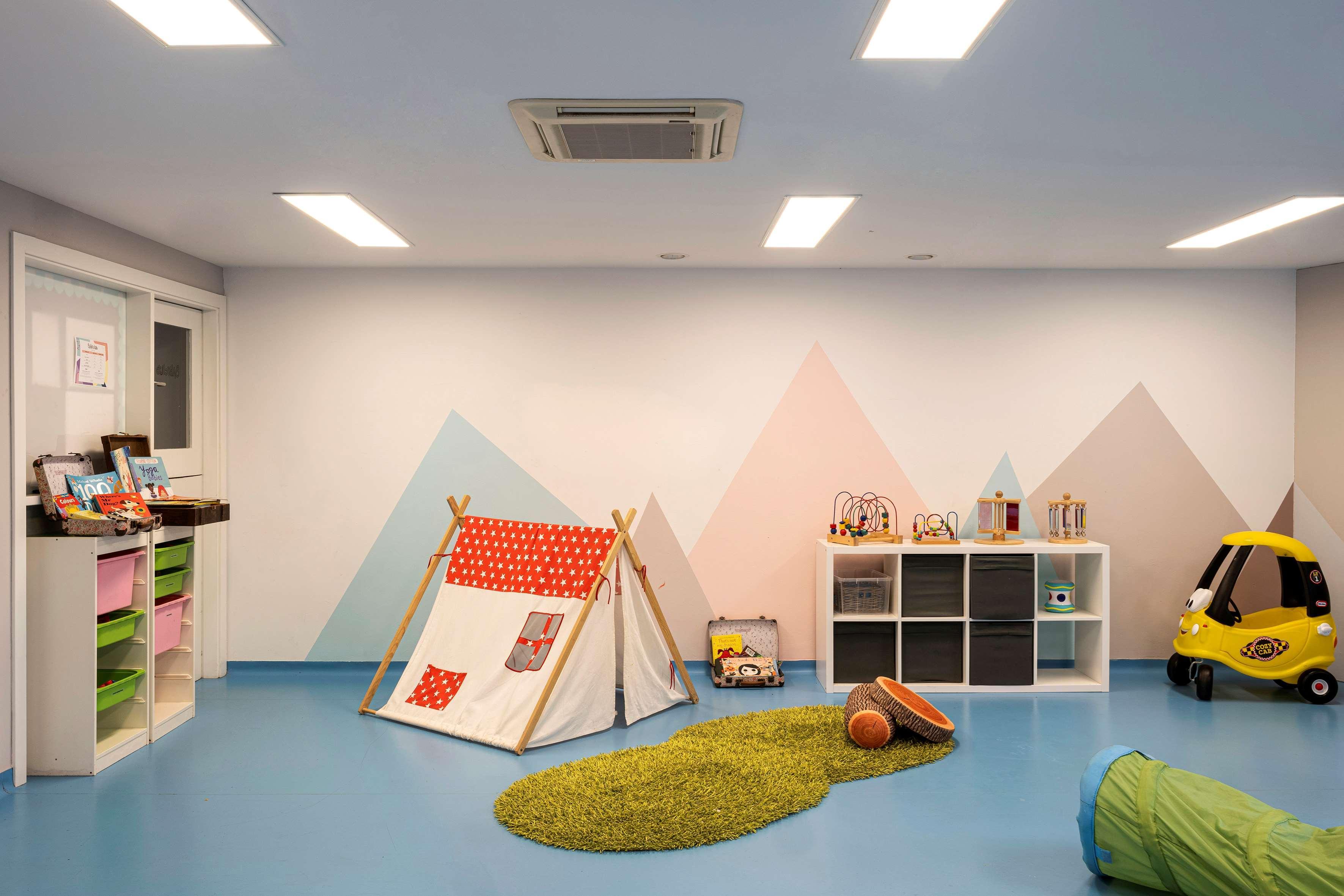 Gran Melia Palacio De Isora Resort & Spa Alcalá la Real Esterno foto A nursery in a hospital
