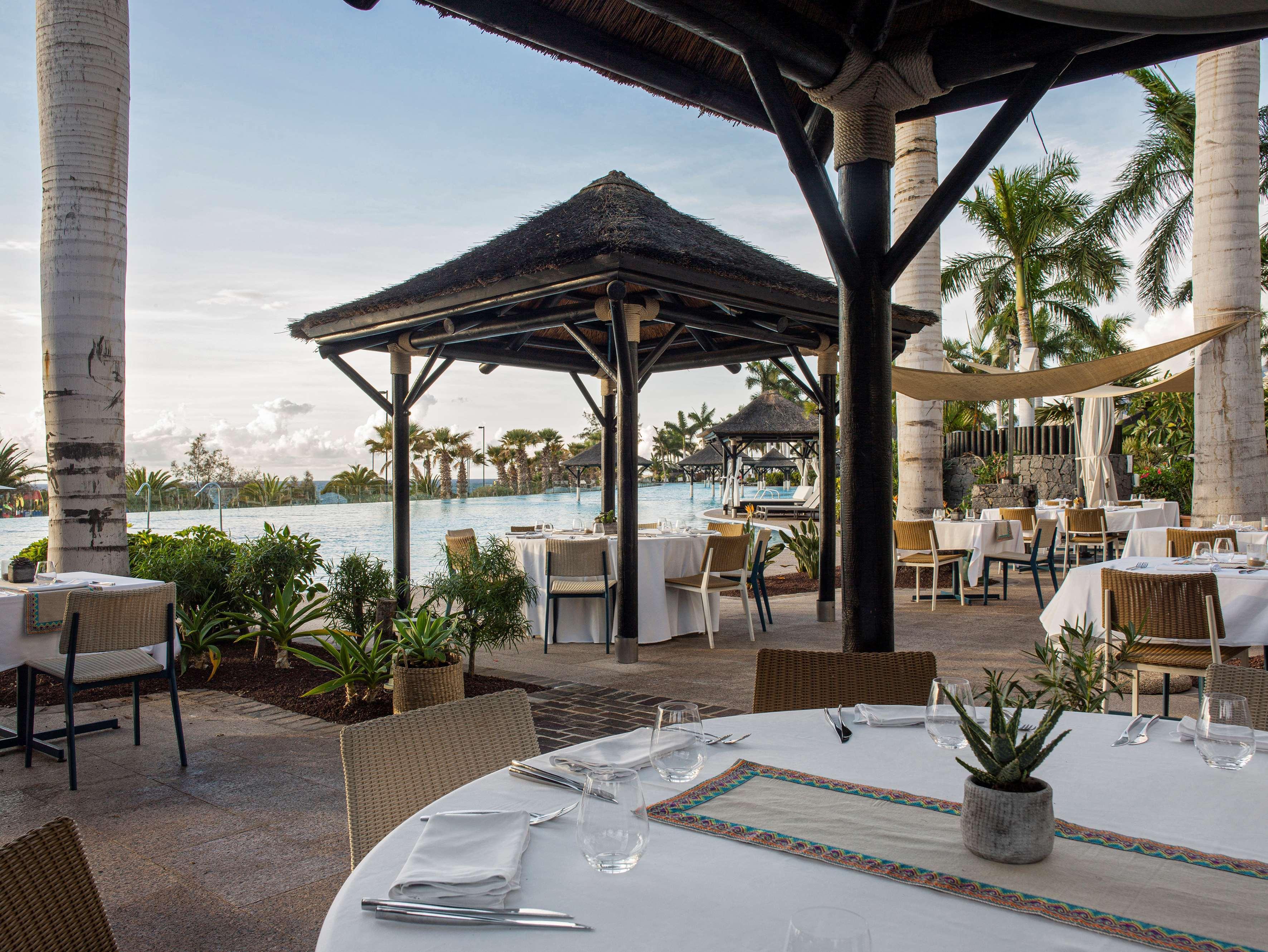 Gran Melia Palacio De Isora Resort & Spa Alcalá la Real Esterno foto The Beach Club at Atlantis Paradise Island