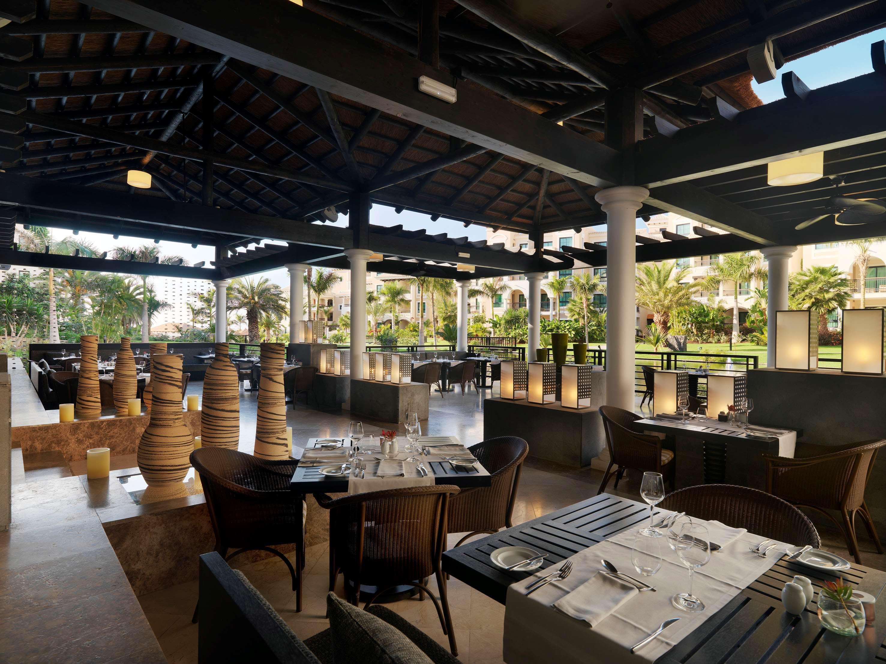 Gran Melia Palacio De Isora Resort & Spa Alcalá la Real Ristorante foto The restaurant at the resort