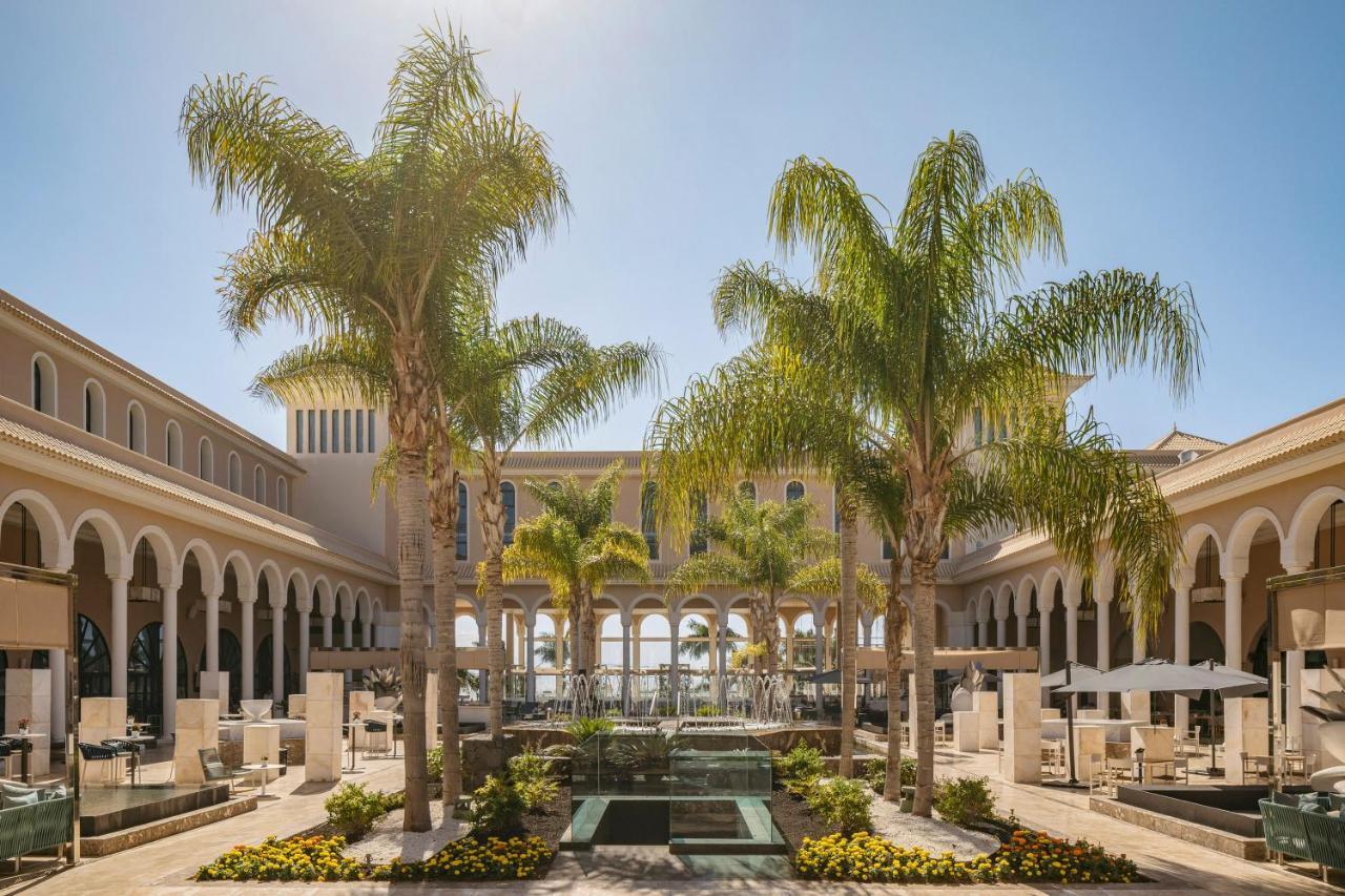 Gran Melia Palacio De Isora Resort & Spa Alcalá la Real Esterno foto The hotel's courtyard